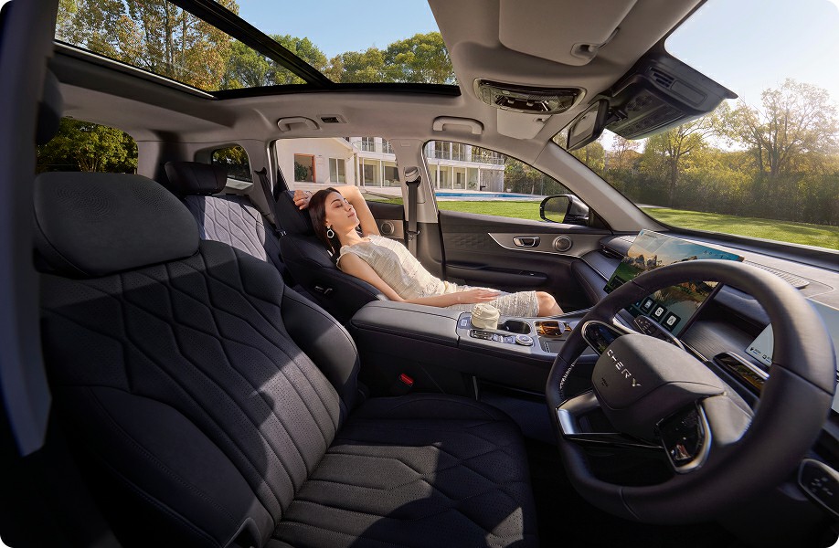 Kursi Queen dengan Fitur Pijat dan Sandaran Kaki Elektrik